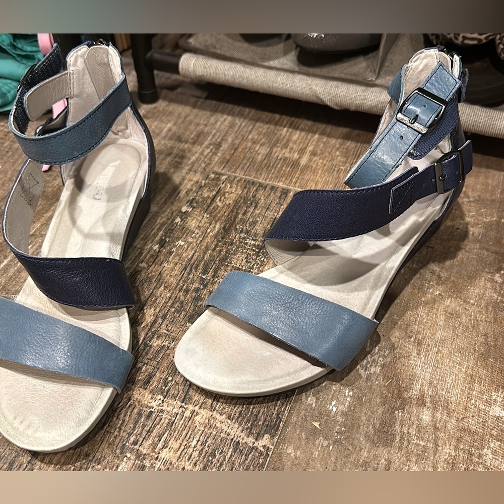 Jambu wedges 7.5 EUC